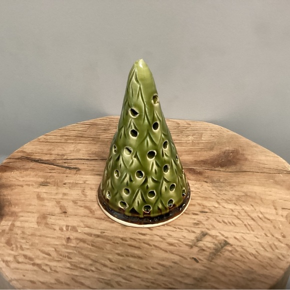 🟢 Stunning Handmade / Hand Painted & Kiln Fired Ceramic Crafted Christmas Tree - Picture 4 of 10